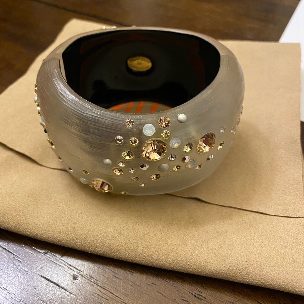 Cuff bracelet - Picture 3 of 3